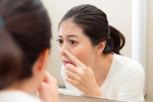 地味に痛い 鼻の穴の中に できもの が これってニキビ Cancam Jp キャンキャン