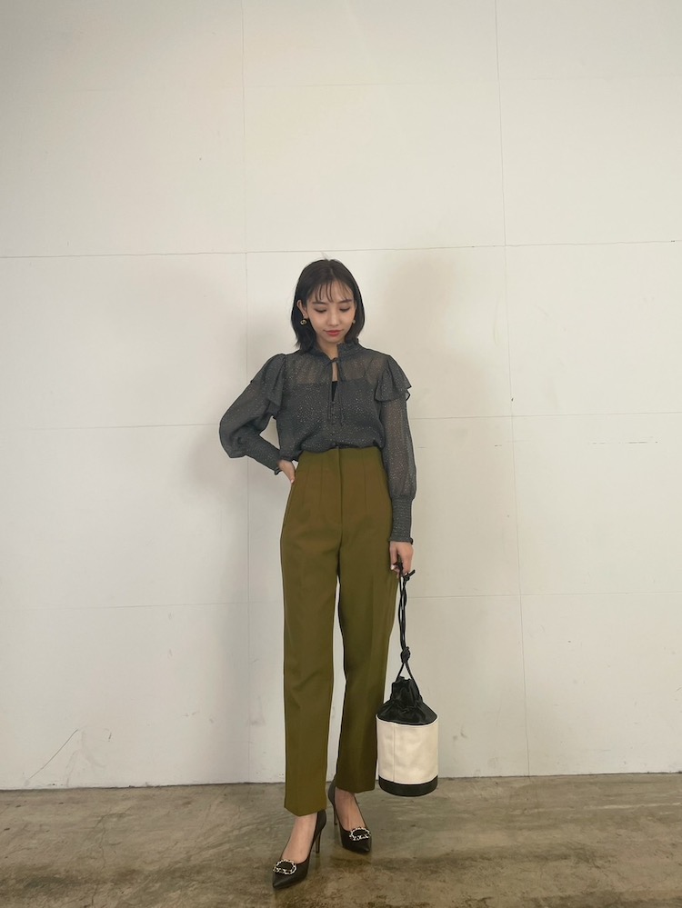 このZARA、脚が長く見えすぎ。全骨格OKな、鬼の「美脚パンツ