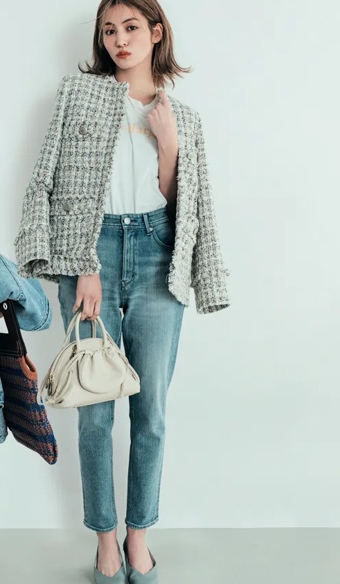 通勤も休日も 簡単にあか抜ける ジャケット Tシャツ の人気コーデ18選 22レディース