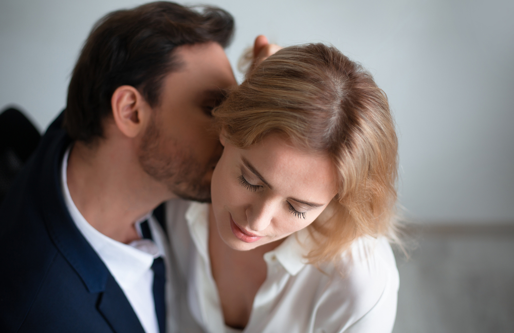 首筋にキスをする意味は愛情 キスマークもつける男性心理