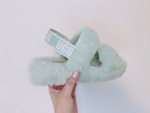 UGG☆レア色☆ボルドーファーサンダル新品