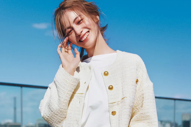 着るだけでハッピーになれる♡「ジョンブリアン」ってどんな色？【意外と知らないファッション用語】 CanCam.jp（キャンキャン）