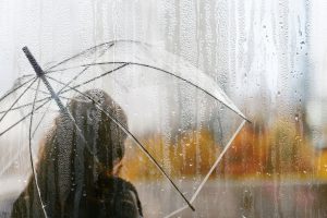 夢占い】雨の夢が暗示することをシチュエーションや行動別に紹介