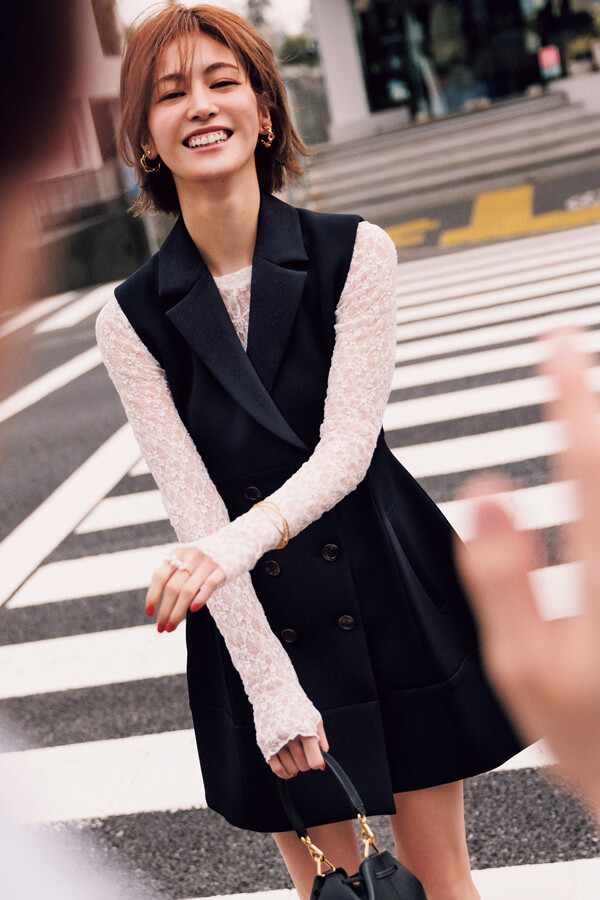 砂時計フォルムミニ『キュートな印象が強いミニワンピですが、カッコいい彼女的にはボディラインが引き立つシルエットを選んで、イイオンナ感を意識するのがポイント！』