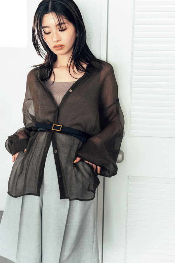 オーバーサイズのはおり×アクセントベルト『きちんと感もありながらシルエットで差をつけるこなれスタイル』
