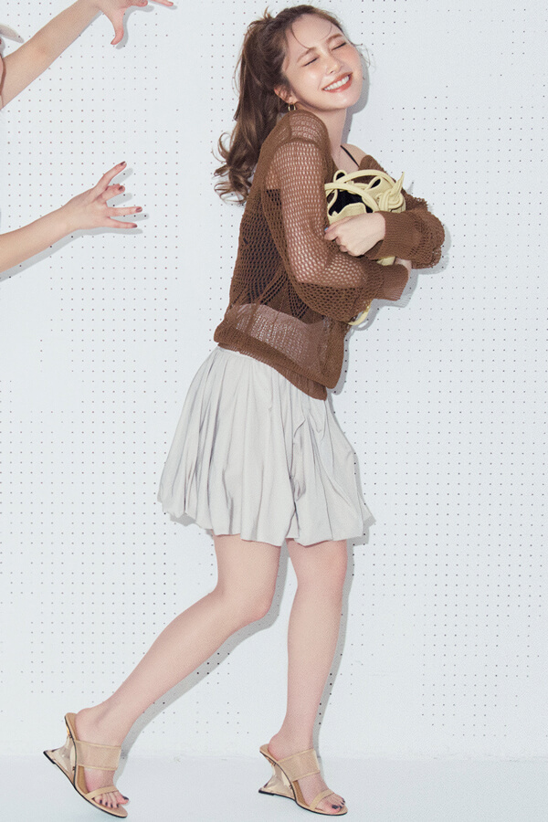 今っぽスポーティではしゃぎたい♡ トムとジェリー『仲よく（⁉）ケンカし続ける、猫のトムとねずみのジェリー。イタズラしたりドタバタ走り回るふたりらしく、ちょっぴりやんちゃなカジュアルスタイルで♡グレー＆ブラウンのグラデ配色が洒落感も後押し！』