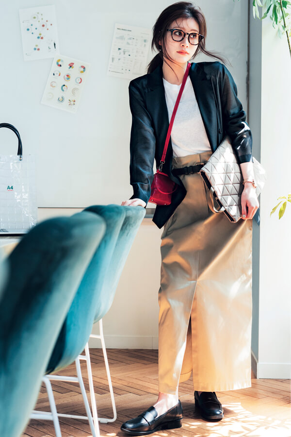 しごでき感は欲しいけど、暑い日こそストレスフリーに働きたい『シャツ感覚でさっとはおれるシアージャケットを1枚！』