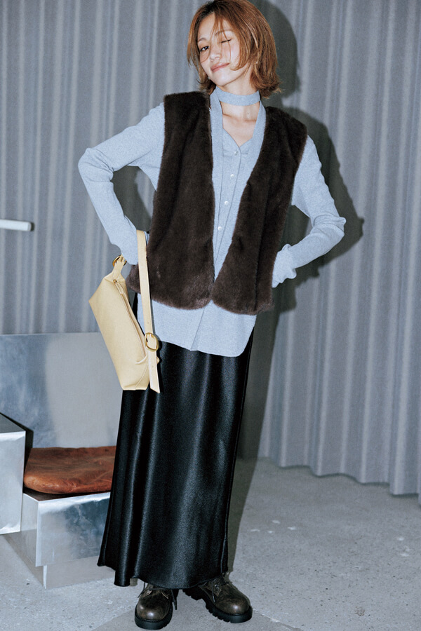 ふわもこ×ツヤ素材 大人っぽいのにしっかり映える♡ この秋頼れる旬素材コンビ『季節感もトレンドの洒落感も一度に手に入る、この秋注目の旬素材は〝ふわもこ×ツヤ〟。単品使いでも華やぐけれど、異素材を掛け合わせた化学反応は、レベチの着映え度を実現!シャギーやファーのロマンティックな甘さに、ベロアやレザーの色気のあるツヤめきで、彼ウケも狙えるNEWモテコーデ♡』