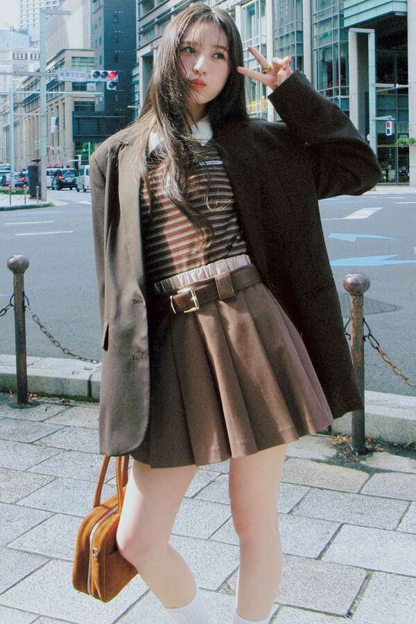 ビッグジャケット×ミニボトム メリハリのきいたシルエットで韓国アイドル級の爆盛れスタイルが叶う♡『着るだけで即かわいく映えて、スタイルアップまで叶う、ビッグジャケット×ミニボトムは今季の黄金バランス。秋はおりに欠かせないジャケットは、ラフに着られるマニッシュなサイズ感が決め手。旬のプリーツやフリルなどミーハーなミニボトムは好みのデザインを見極めて、ノリよくトレンドを満喫しよう♪』