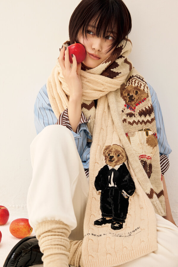 お茶目なモチーフは、世界イチおしゃれなクマ♡ POLO Bear muffler『1991年に発売されて以来、コレクターがいるほど愛されているポロベアは、かつてスタッフからラルフ・ローレン氏に贈られたテディベアが誕生のきっかけなんだとか。ブランドの人気アイテムを着こなすおしゃれなクマは、今ではウェアから時計などの小物まで登場する大人気のシリーズに♡』