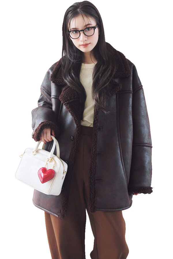 「少しダボっと」が今っぽい♡ レザージャケット『カジュアルにも甘めにもきれいめにも着られる、振り幅広めなレザージャケットにラブコール続出！重たい印象にならない秘訣は〝オーバーサイズ〟♡』