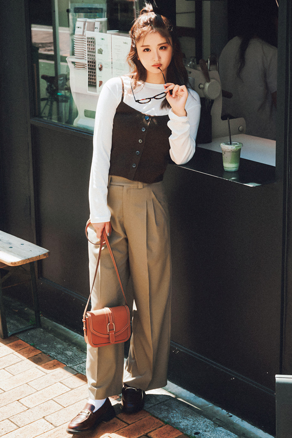 Arpege story 変形ツインニット『ポロ襟カーデとニットキャミは、どちらを上にしてもOKで、着こなしの幅が広がる！』