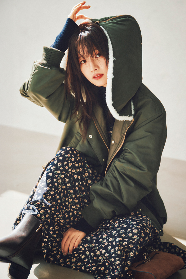 CADUNÉ MA-1風ボアカラーブルゾン『ほわほわ感が文句なくかわいい白ボアや、ほんのり丸みを帯びたフォルムなど、もともとメンズライクな印象のアウターの中に、フェミニンな表情が見え隠れ♡』