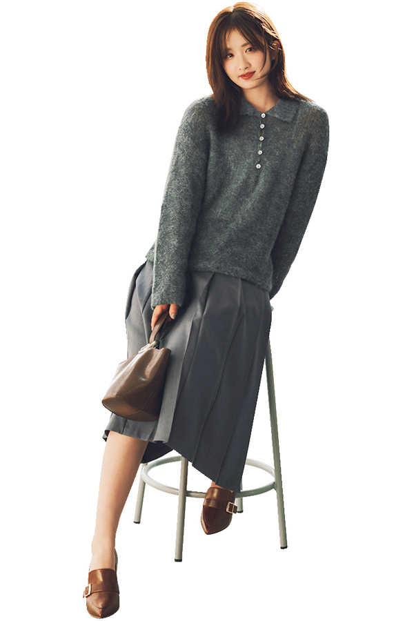 Plag アルパカ混ゆるシアーニット『ハイネックから肌見せまで、イメージが激変！ キャラを超えたアレンジができるポロ襟が秀逸。』