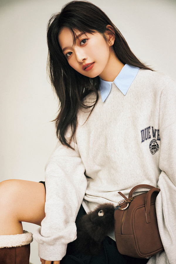 MURUA シャツレイヤード風ミニワンピ『ワンピのVカットからのぞく部分だけがシャツになったデザインで、中でゴワつかないのも◎。』