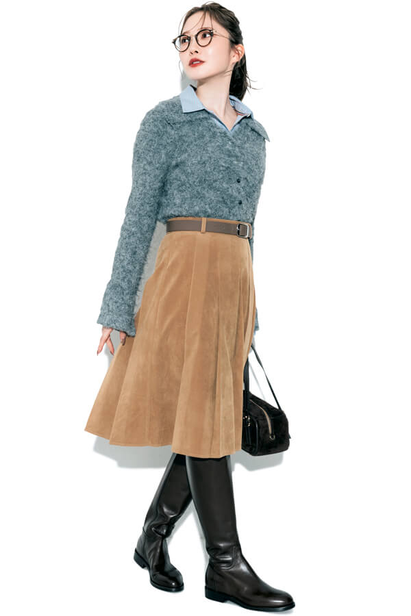 映える質感で愛嬌たっぷりに♪ ふわふわニット『「気取らないおしゃれを意識したい」そんな友人とのカジュアルな集まりや彼とのデートは、冬らしさ◎なふわふわニットで出陣♪ キャッチーな素材感がポイントになって、ラフさはありつつもトレンドを押さえたスタイルに。』