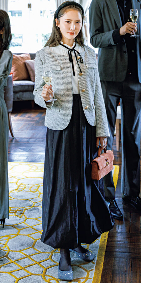 『涙の女王』 のキム・ジウォン なら 華奢ボウタイにツイードジャケットをはおって令嬢気分♡『芯のある強さと優雅なかわいさを両立する財閥令嬢風のファッションに欠かせないのが、ツイードジャケット。華奢なボウタイブラウスをINして、グッと可憐なムードに。』