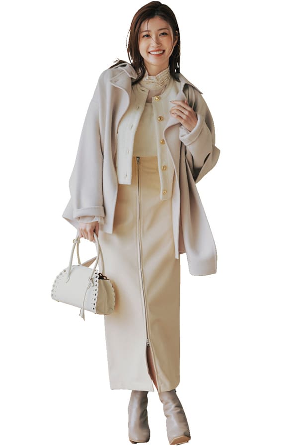 まろやかワントーン『「顔映りがよさそうだから」と、プロポーズの予感がするデートには、白ベースのワントーンコーデを選んだというリアルボイスも◯多。色の印象が甘い分、着こなしはシンプルめが好バランス。』