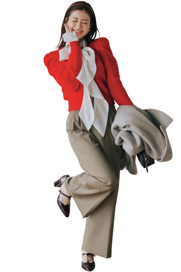 赤をきかせる『itカラー・赤は気持ちを高ぶらせる視覚効果があり、ドラマが生まれるデートの日にピッタリ! 印象的な赤アウターを選んで、いつもより大胆に着こなすのも今季のトレンド。』