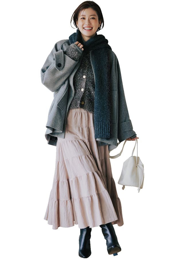 つやっぽ素材『夜のシチュエーションも多い、プロポーズの予感がする日のコーデに、光沢素材が放つきらめきが映える！　重たい印象になりがちな冬コーデが、軽やかに仕上がるのも◎。』