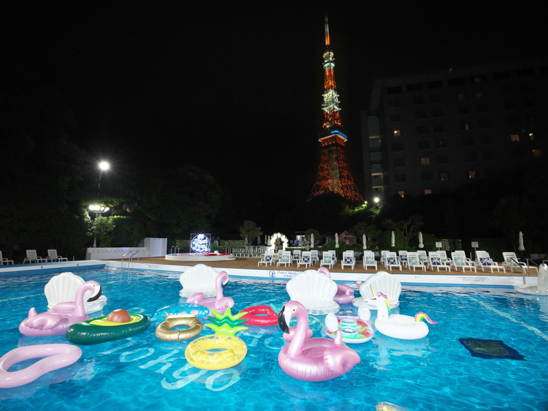 東京タワーを臨む絶景プール