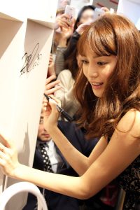 蛯原友里さんがサマンサタバサ