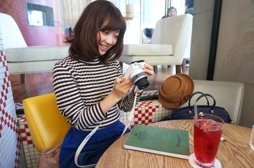 市岡麻美さんに学ぶ「写真をかわいく撮る」「写真にかわいく写る」簡単なコツ