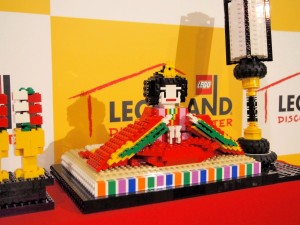 制作期間1か月！「レゴひな祭り」今年は四段のひな人形に