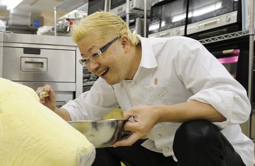 辻口博啓がチョコで等身大ホッキョクグマを制作！その完成度は？