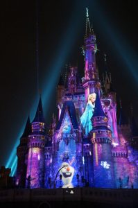 速報】制作費20億円！シンデレラ城がプロジェクションマッピングで幻想