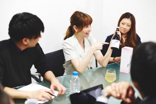 モデルの間で評判の藤井リナがプロデュースした秘密の酵素ドリンクが発売！
