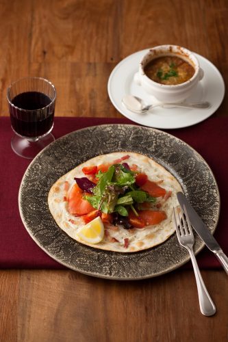 【キハチ カフェ】2種類のタルト　「タルトタタン」、「タルトフランベ」が登場