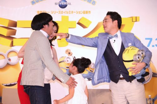 映画『ミニオンズ』で「離れなさいよ！」