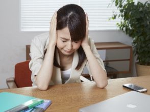 会社、企業、頭痛、悩み、嫌