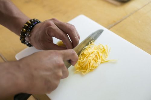 熱がしっかり冷めてから切るとキレイに切れるぞ