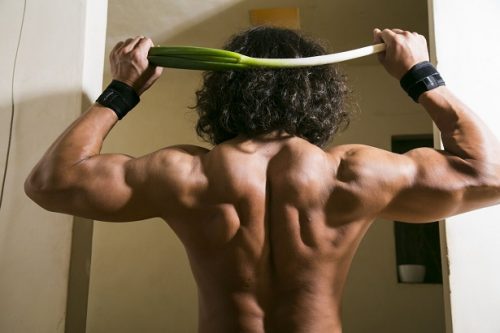 俺クラスになると、長ネギをもトレーニングツールに