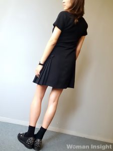 後ろ姿,背中,猫背,おばさん,ストレッチ