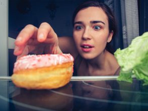 ダイエット,おやつ,アーモンド,チョコレート,ポップコーン