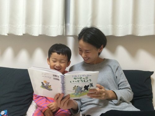 (左)こねこのプーフー　いち、に、さん！(右)こねこのプーフー　かけっこ いっとうしょう各￥1,200（小学館刊）