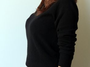 大胸,ニット,着こなし,着やせ,下着,選び方