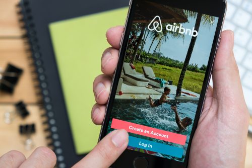 (c)shutterstock.com,Airbnb,民泊