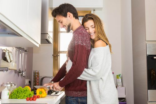 (c)shutterstock.com,同棲