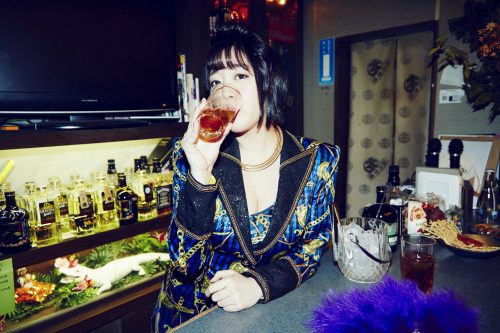 ベッド・イン,中尊寺まい