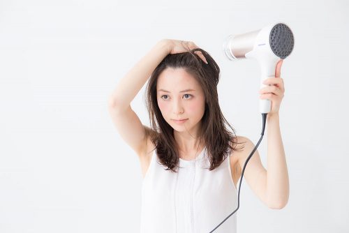 ■ドライヤーで乾かす前のタオルドライが大切