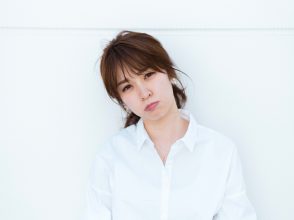 肌荒れに悩む女性