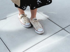 春のコンバーススニーカーコーデ