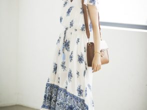 今日のコーデのワンピースを着こなす堀田茜