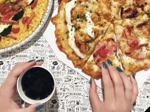 ネイル、ピザ、ピザーラ