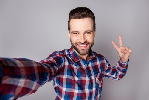 自撮りの男性