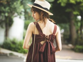 堀田茜,ワンピース,バックスタイル,リボン